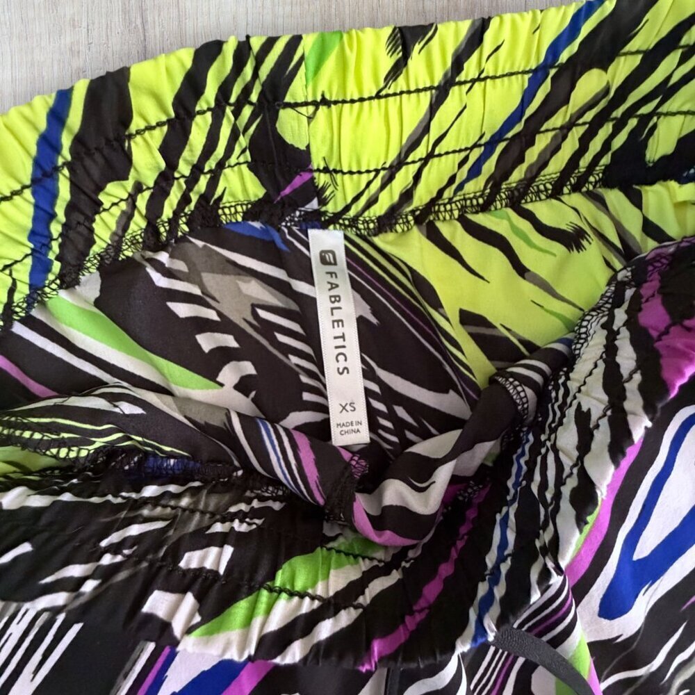 Fabletics XS Skort Neon Green Abstract Print Zip Pocket Active Skirt - Picture 2 of 3